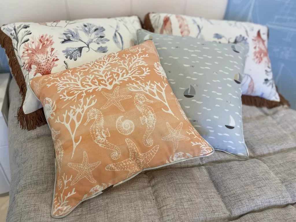 Яркие подушки с позументом, 4 шт