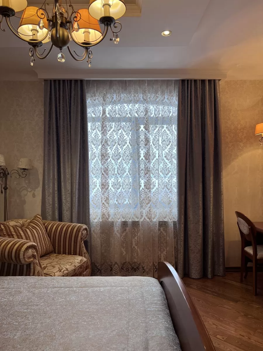 Тюль и портьеры из классического рисунка 2.4/3