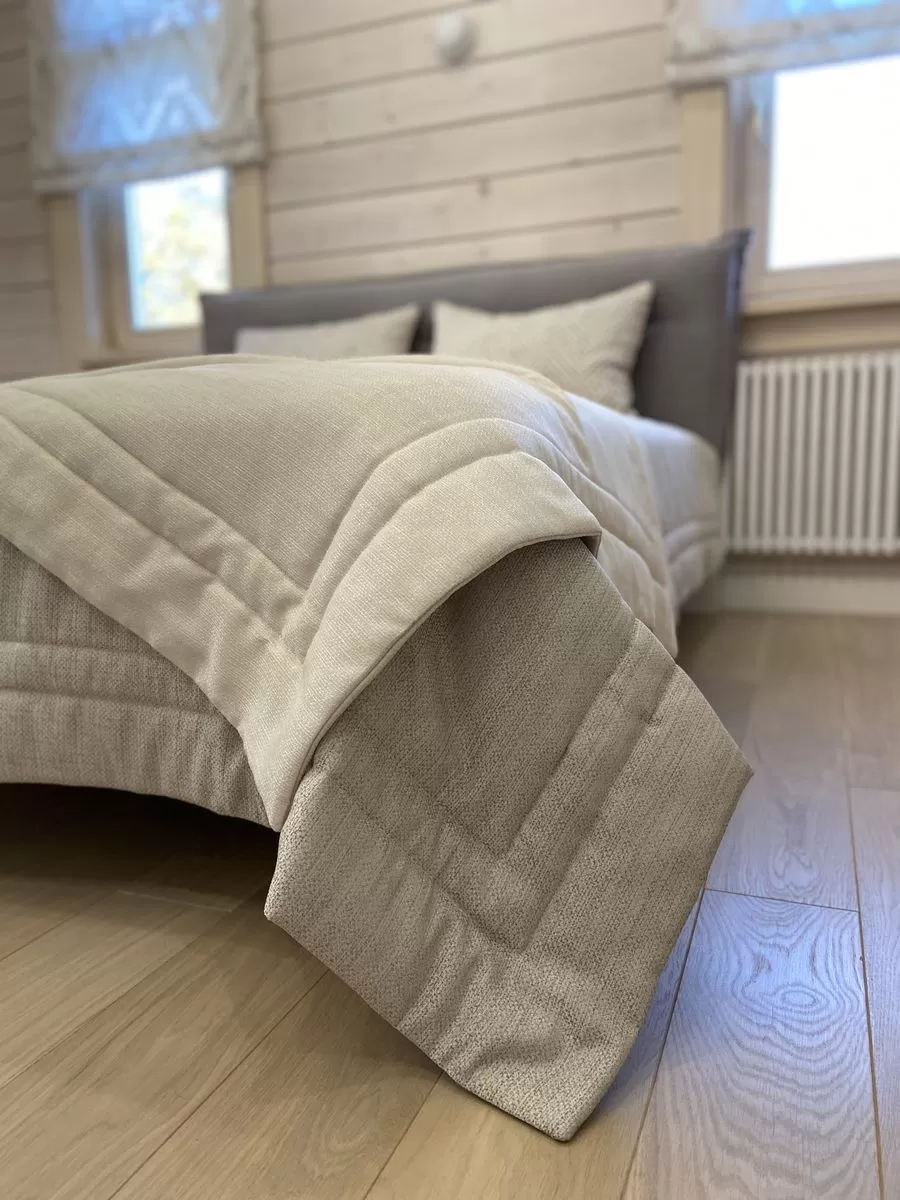 Покрывало с дорожкой и декоративные подушки