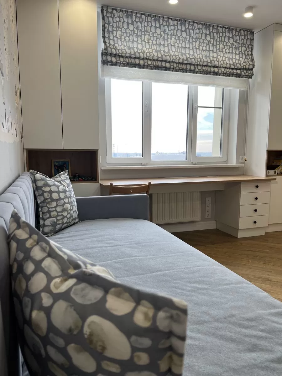 Двойная римская штора с рисунком и прозрачная тюлевая 1.60/2