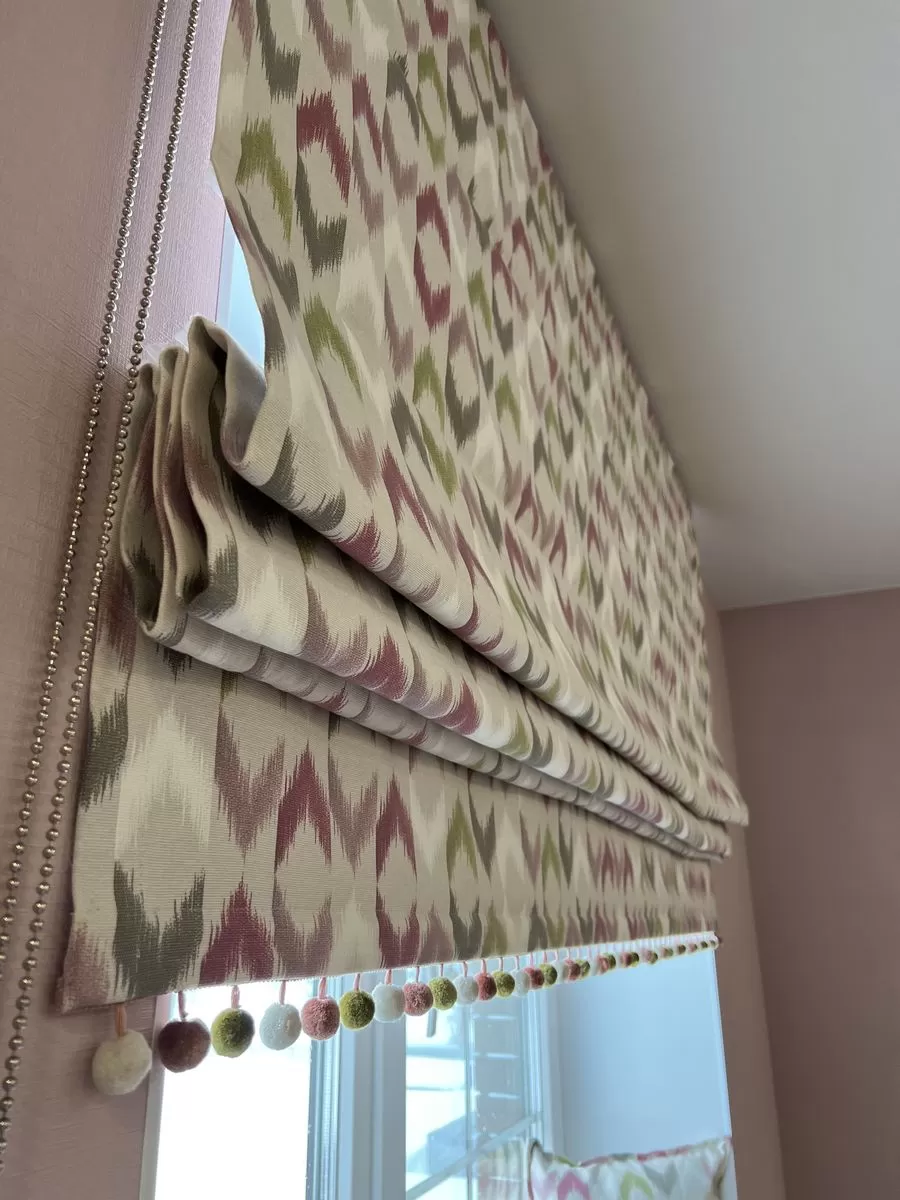 Плотная римская штора с бахрамой 1.40/2